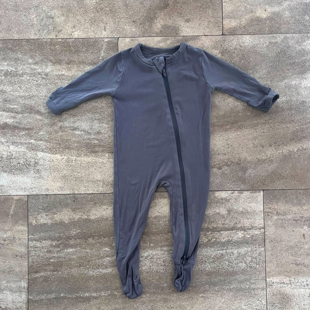 Kyte BABY zip up footie 0-3M